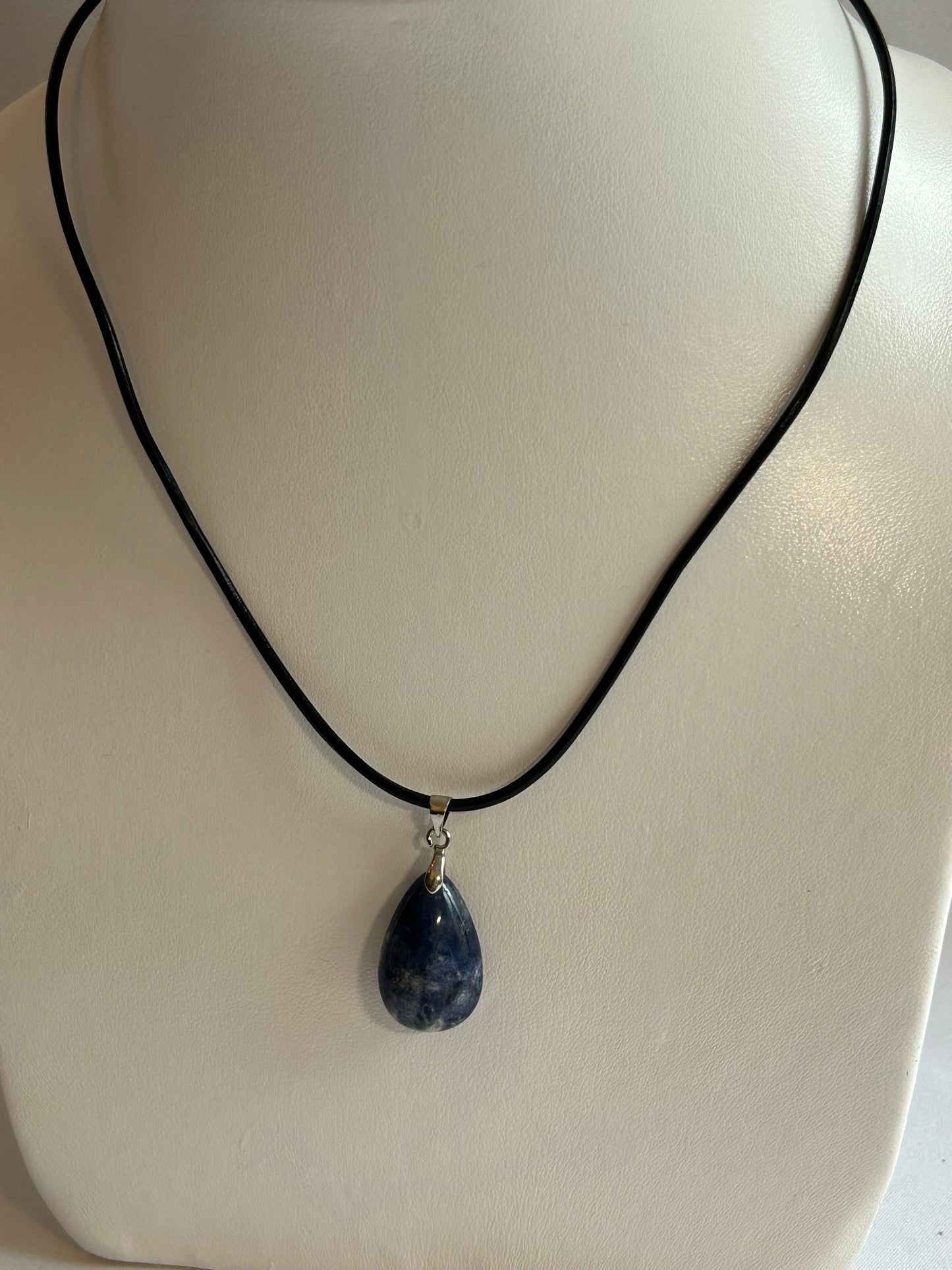 Halsband i Sodalite