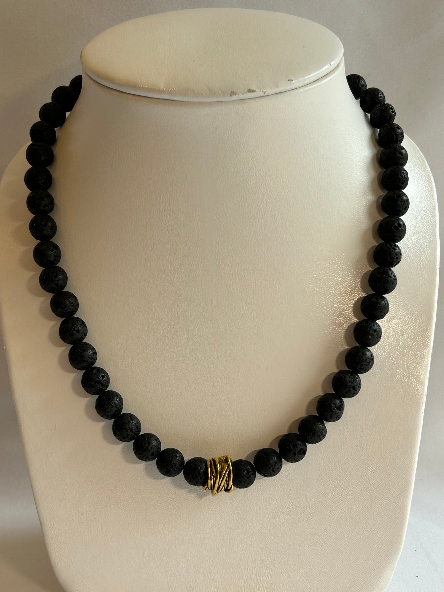 Halsband i 10mm lavasten