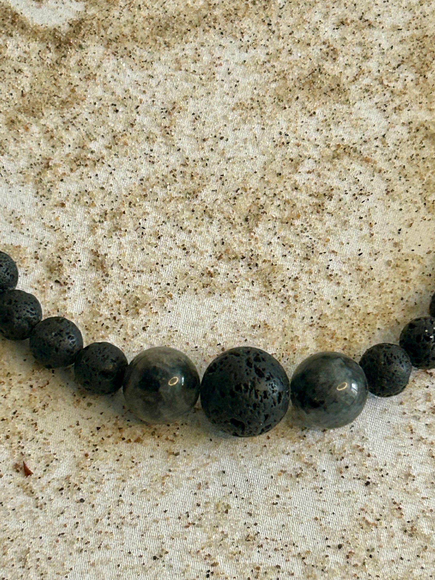 Laura Grå