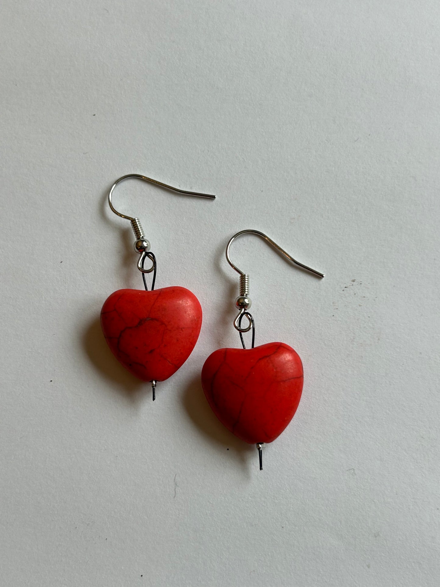 ❤️örhänge i Howlite