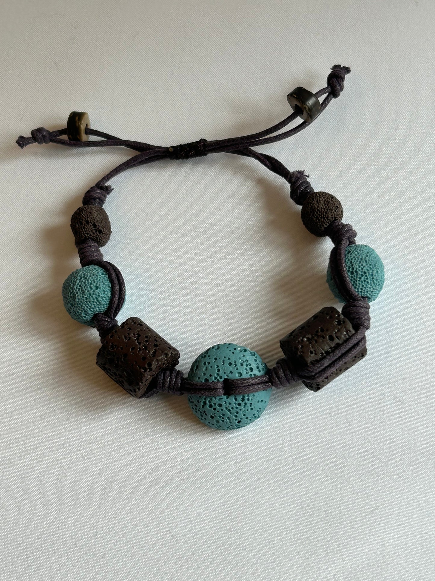 Justerbart Armband i Lavasten