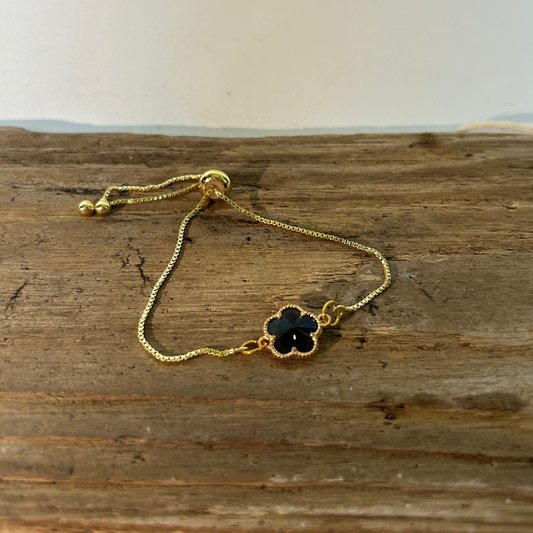 Armband med svart glaspärla och slider lås